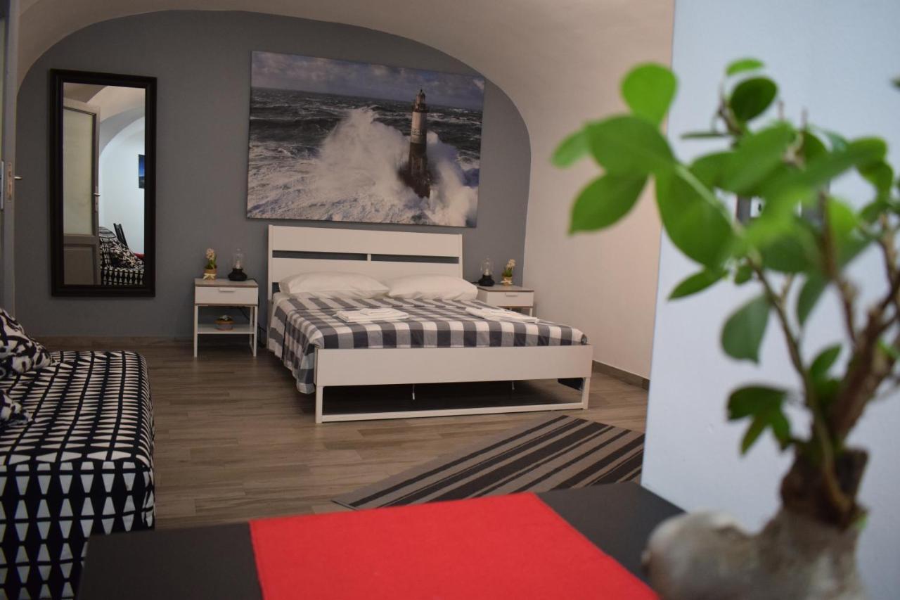 B&w Loft Apartment Catania